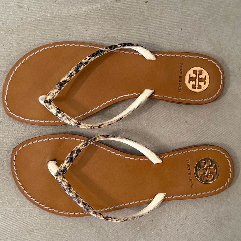 Tory Burch “snakeskin” Tan and Cream flip flop Sandals 8